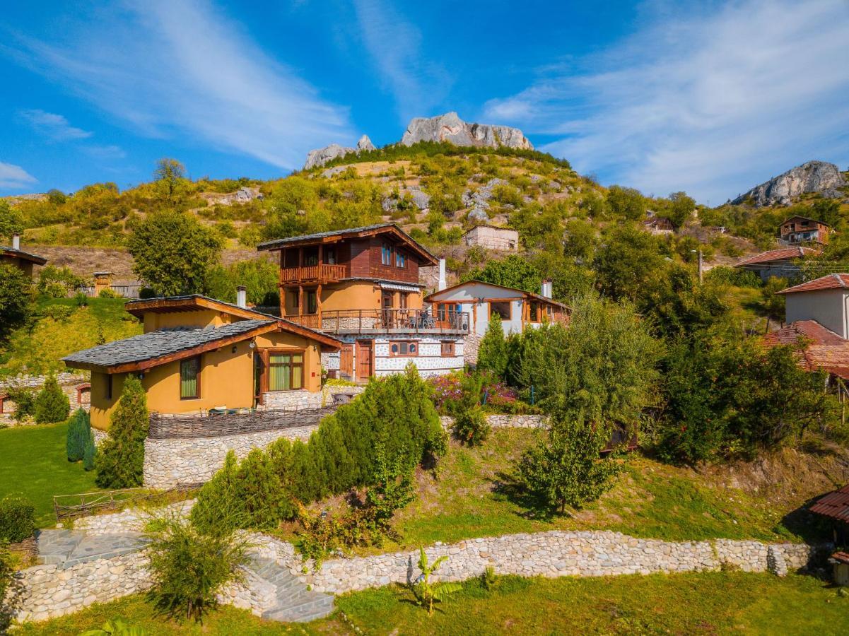 Eco Village Under The Cliffs