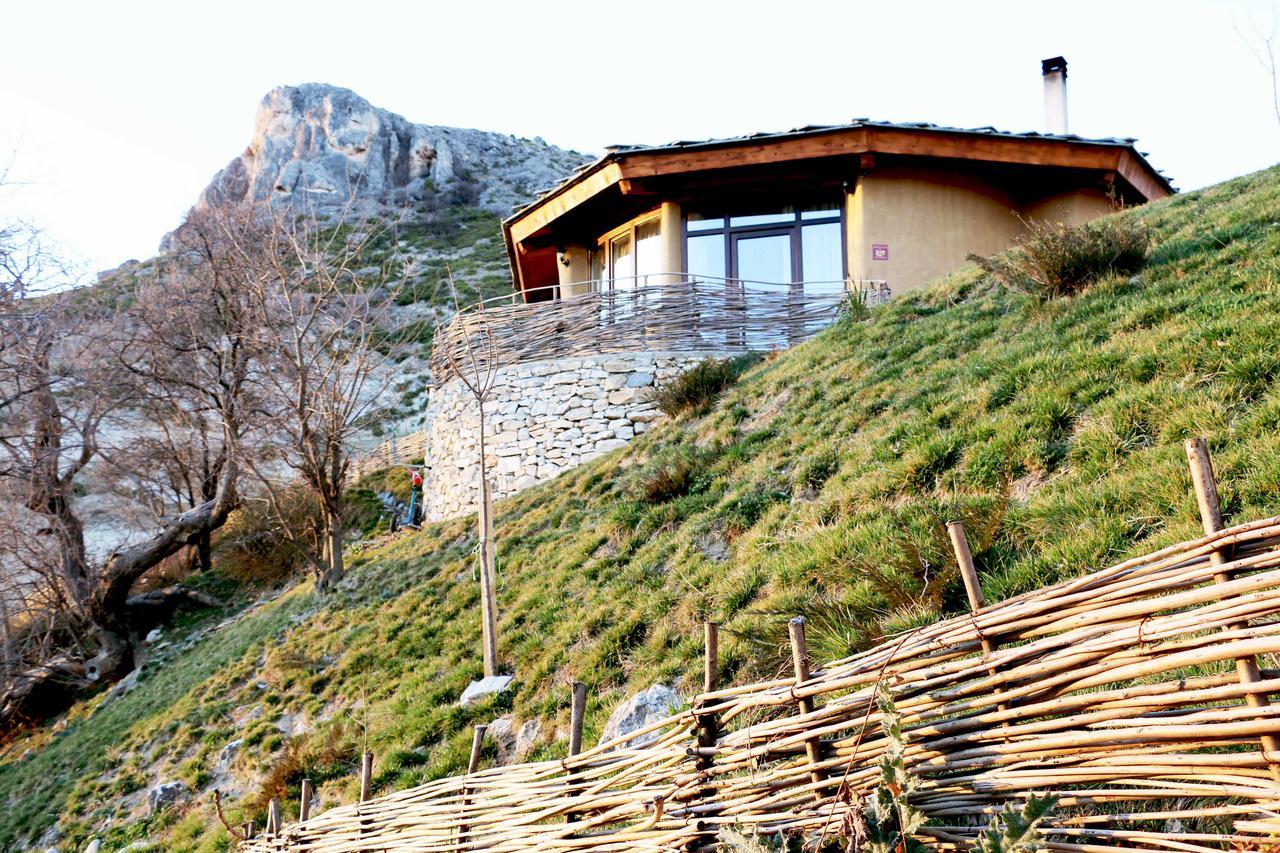 Eco Village Under The Cliffs *