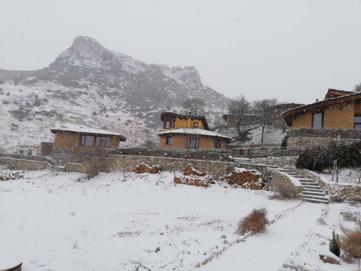 Eco Village Under The Cliffs *